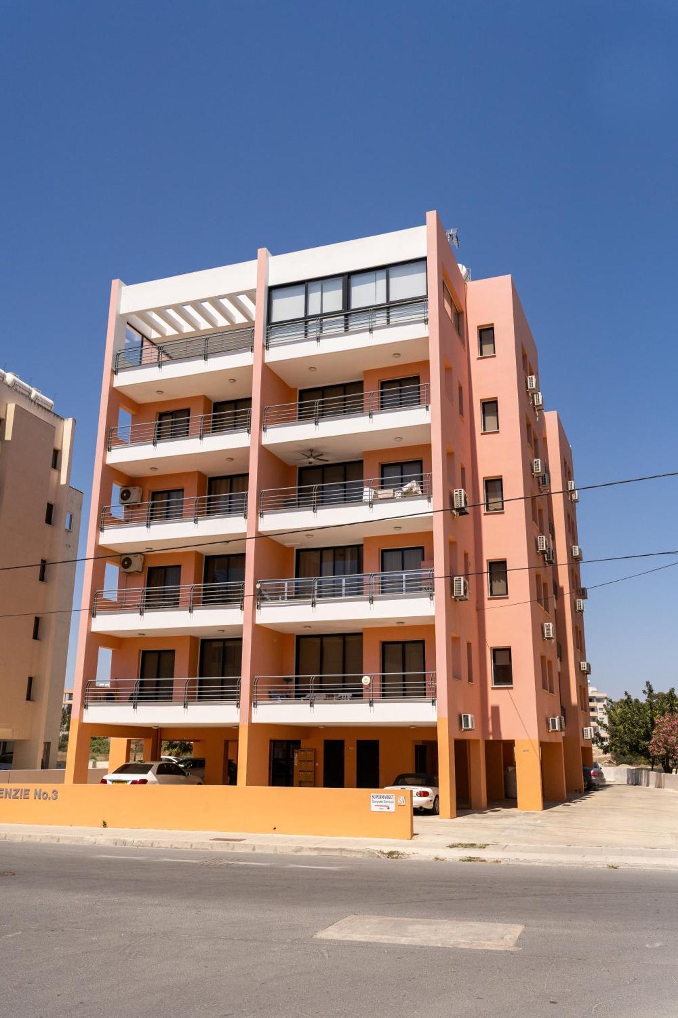 Isabella One Bedroom Larnaca Dış mekan fotoğraf